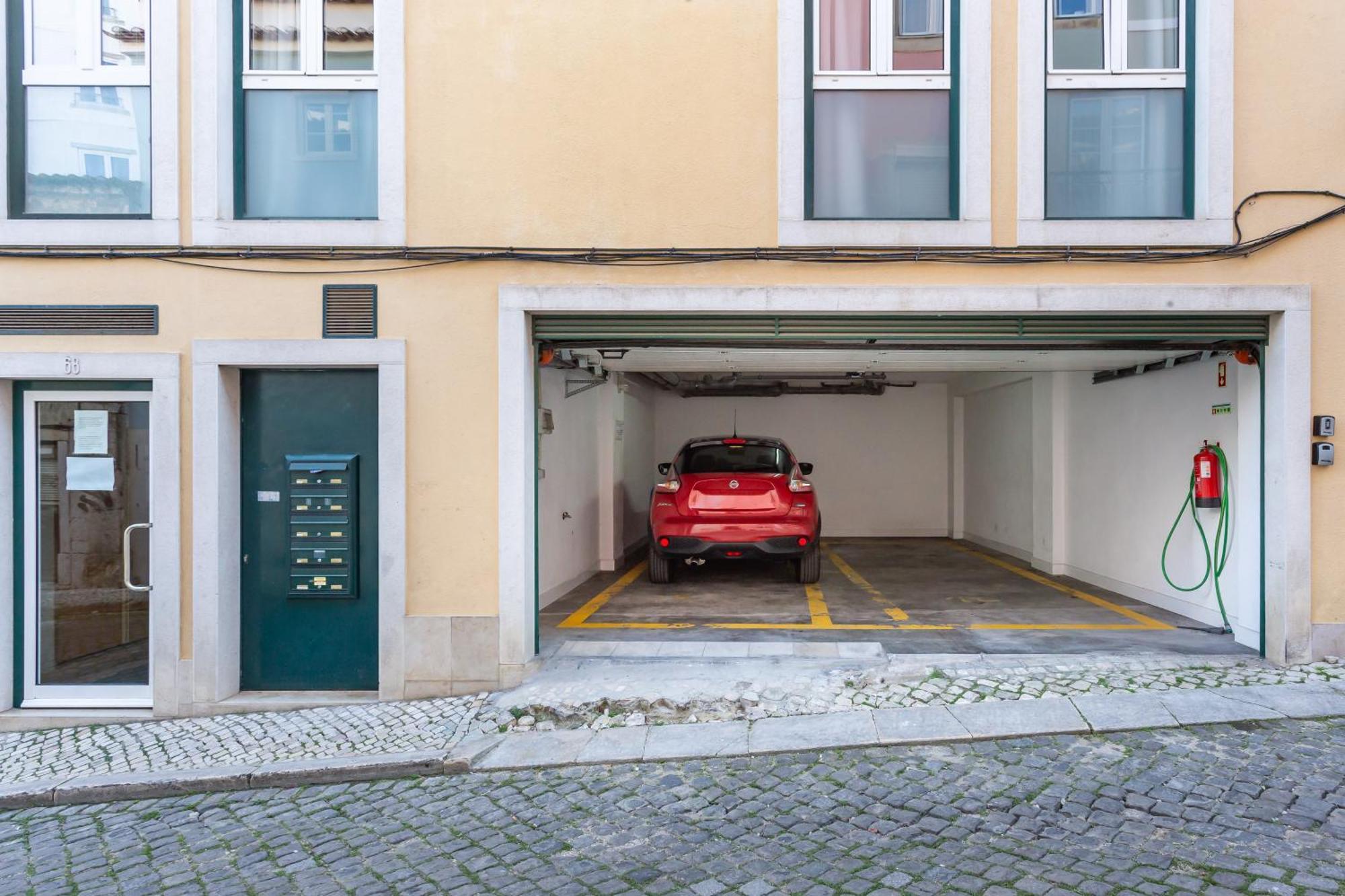 Central, Com Estacionamento Gratuito * Lissabon